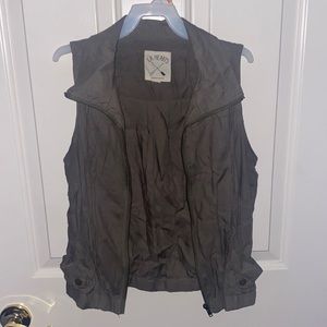 Army green LA hearts vest size small